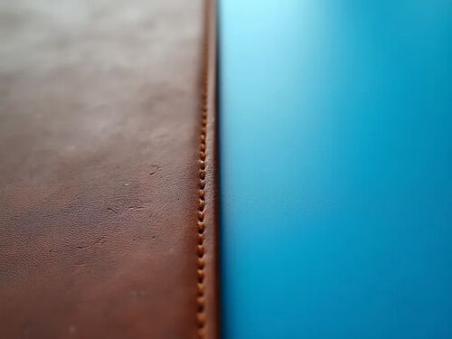 Latest company blog about Leather Vs Silicone Picking the Best Phone Case